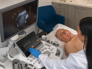 Karmaşık doku analizlerinde üstün netlik sunan Siemens renkli doppler cihazı ve yüksek çözünürlüklü ekran donanımı.